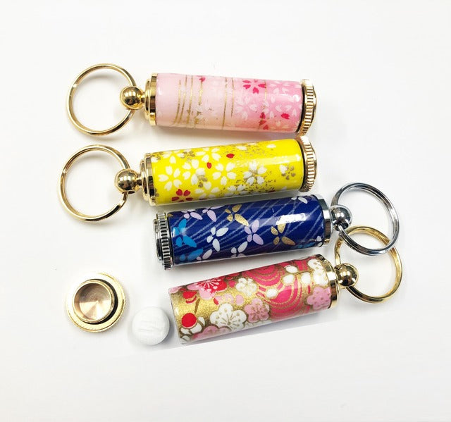 雅な伝統美の美濃和紙 友禅柄ピルケース /薬入れ 小桜と金箔 TM1902 黄色