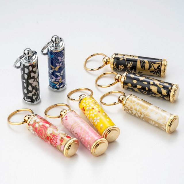 Elegant traditional beauty of Mino Washi Yuzen pattern pill case/medicine case gold leaf trinket TM1906 black x silver